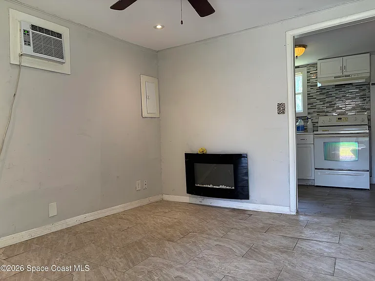 329 Pine Ave #E — Photo 5