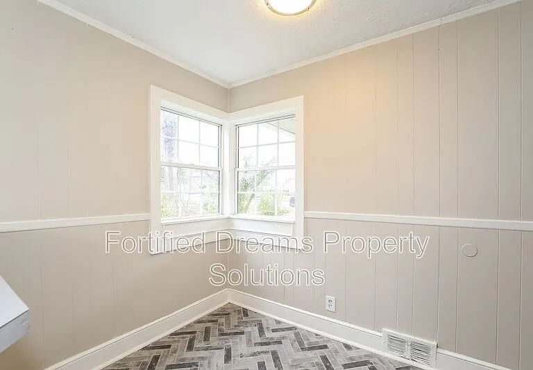 805 W 25th St — Photo 6
