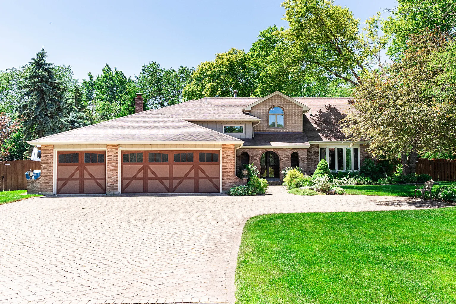 28W371 Judith Ct photo 1