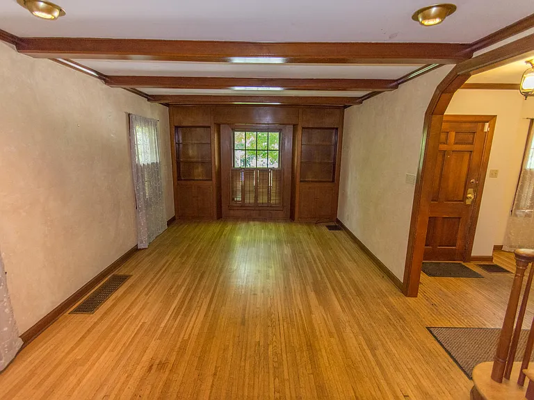 321 S Eastside Dr — Photo 6