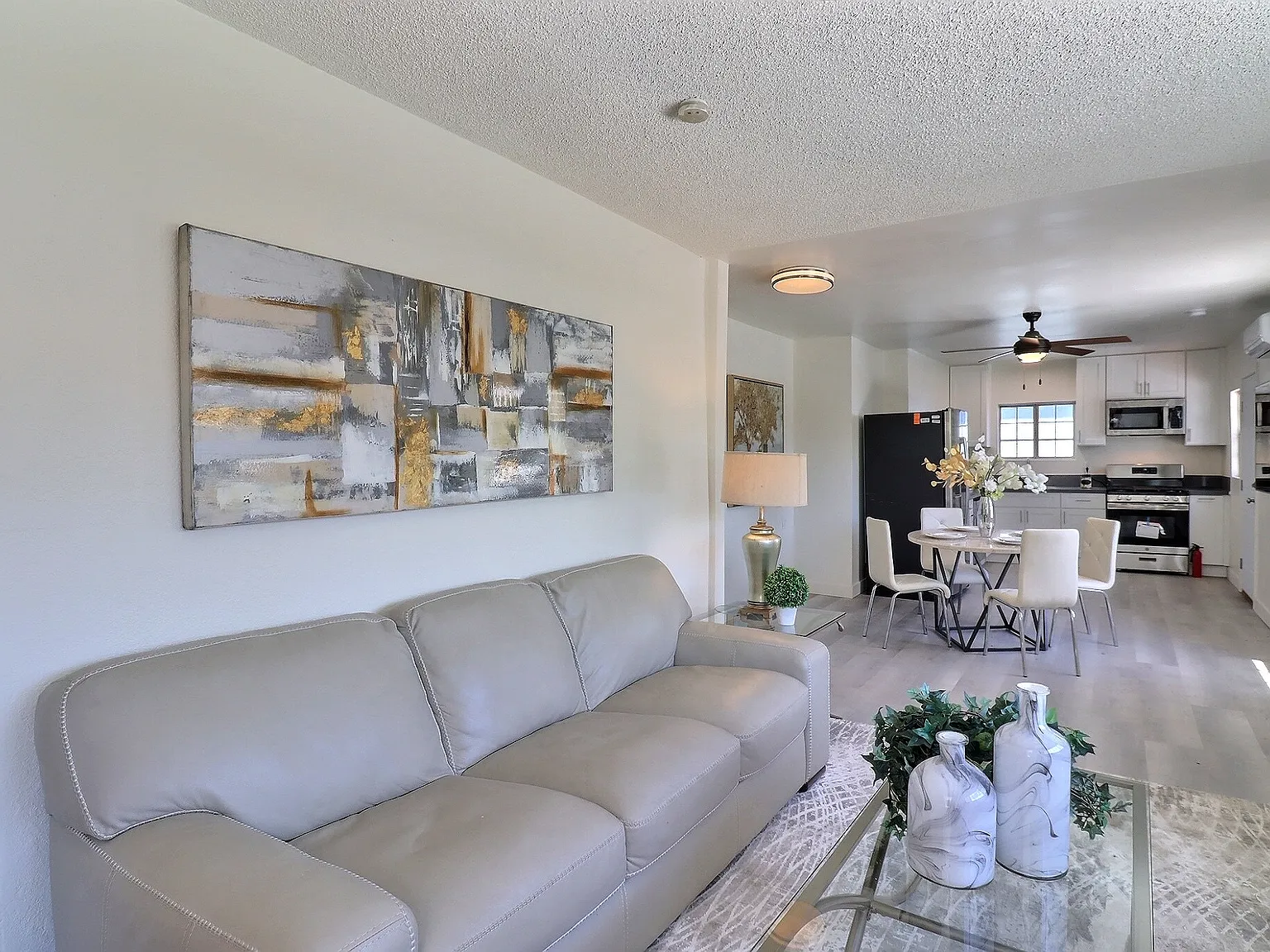 3 bed, 1300 sqft, $3,850 — Photo 2