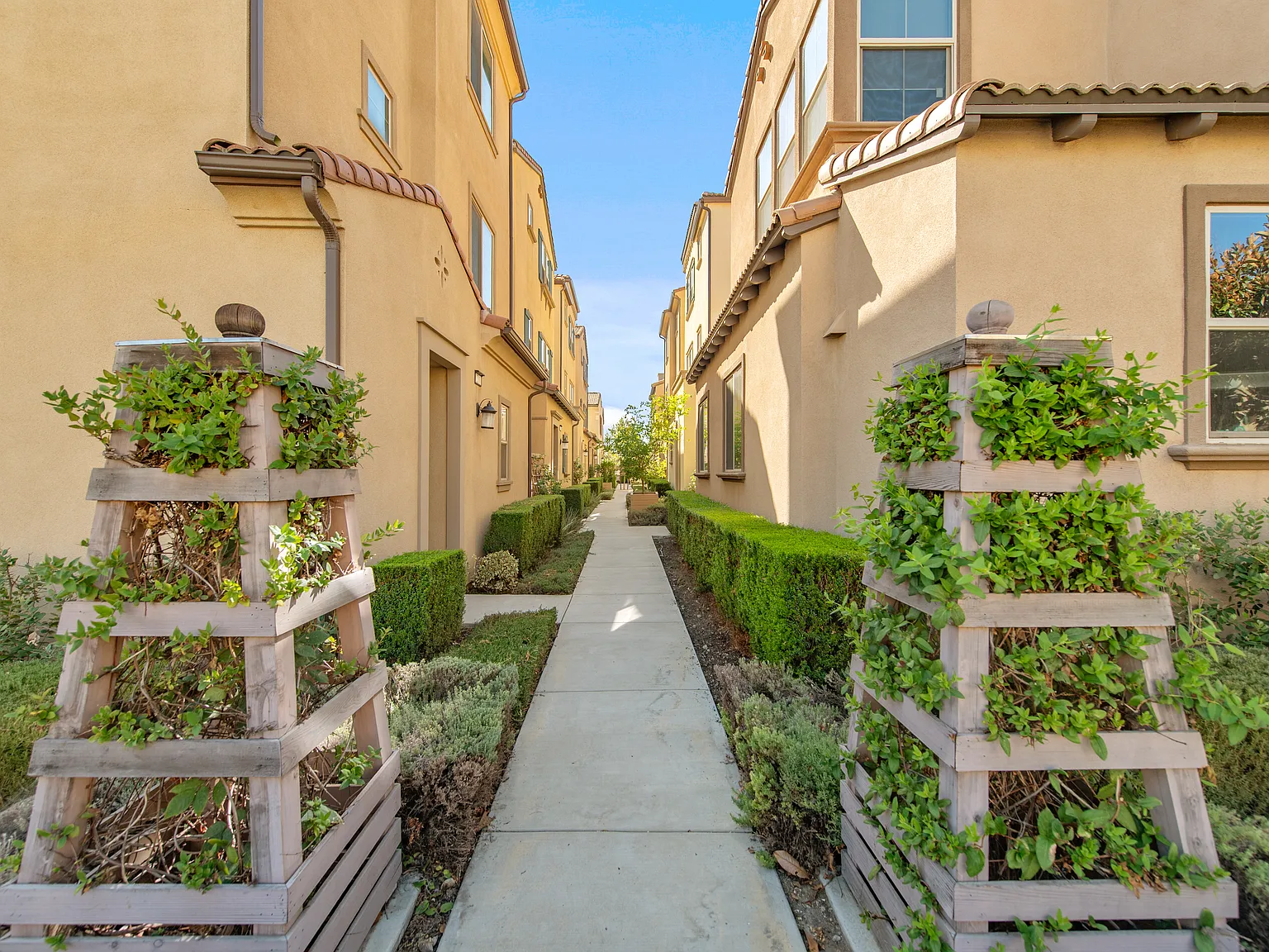 3 bed, 1700 sqft, $3,450 — Photo 3