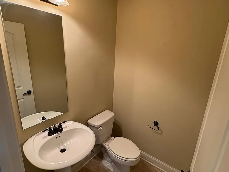 610 Grays Pointe Ct — Photo 14