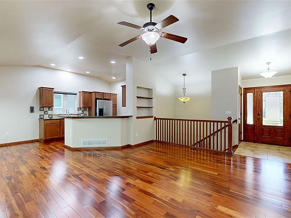 5th image of 985 Ryan Ct