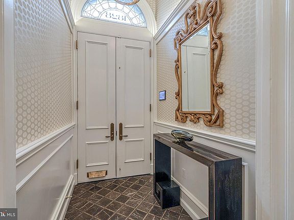 4th image of 1828 Delancey Pl