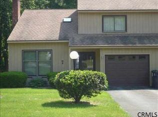 16B Woodcliffe Dr, Clifton Park, NY 12065