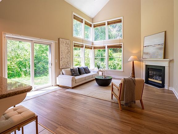 4th image of 25 Livermore Ln