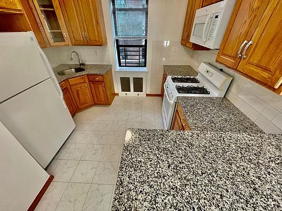 3rd image of 302 Main St