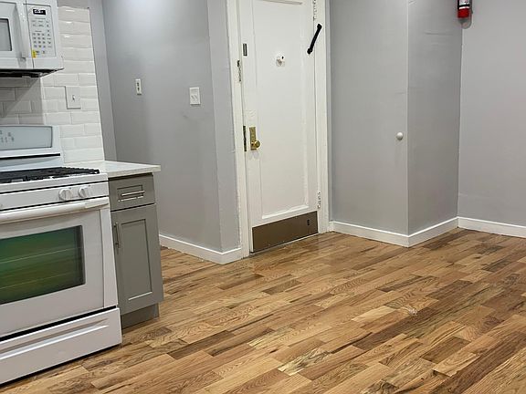 3rd image of 946 E 227th St APT 2R