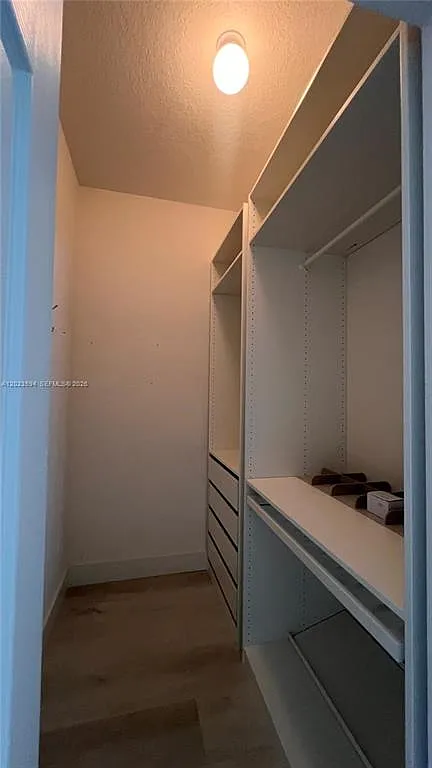 3 bed, 2.5 bath, 2456 sqft, $5,300 — Photo 3