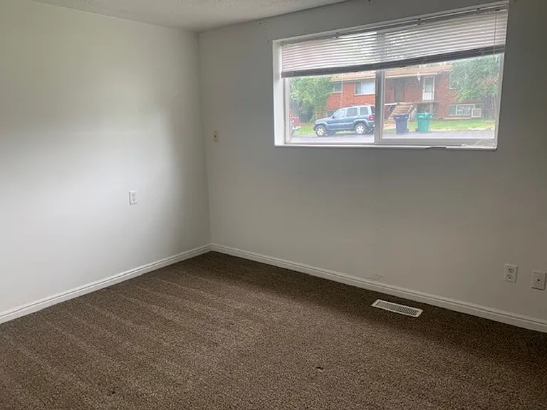 105 W 250 N 4 plex — Photo 2