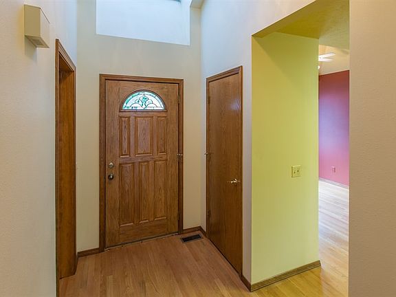 2nd image of 6416 N Royal Cres