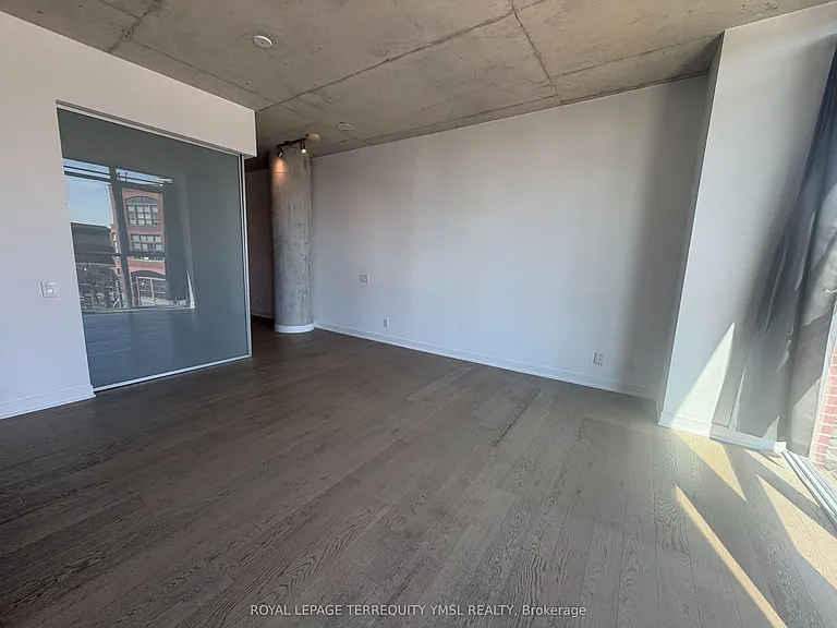 318 King St E #308 — Photo 9