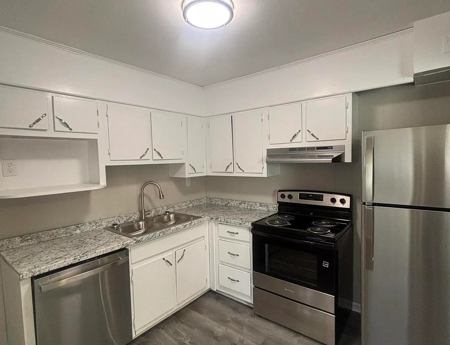 3 bed, 1.0 bath, 1352 sqft, $1,200 — Photo 4