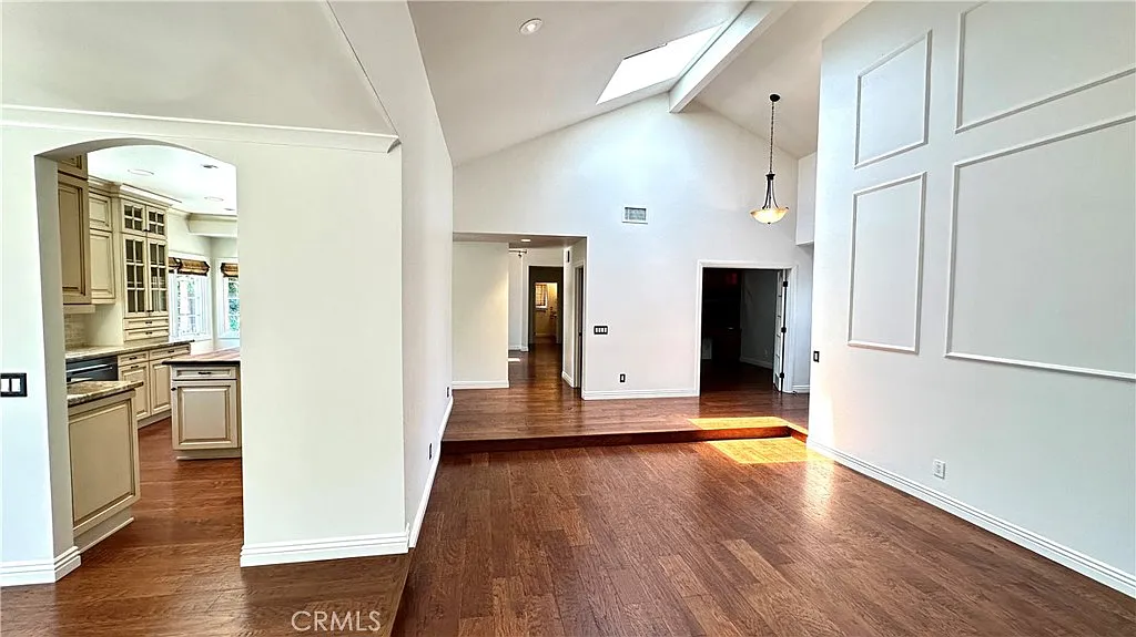 4 bed, 2.5 bath, 2286 sqft, $6,995 — Photo 4