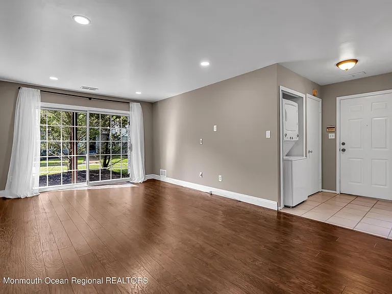 131 Wellington Ct #4-1 — Photo 8