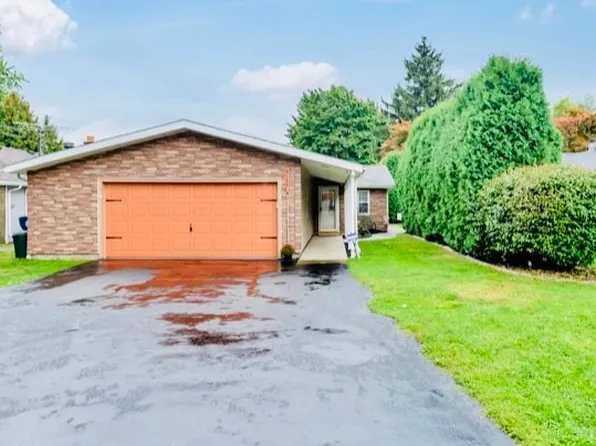 9129 Rivershore Dr, Niagara Falls, NY 14304