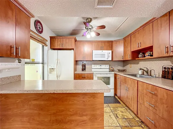 11533 NW 10th St #11533, Pembroke Pines, FL 33026