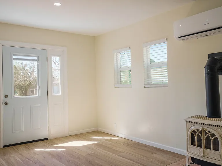 505 Headingly Ave NW — Photo 4