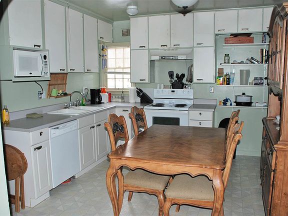 5th image of 1121 Pulliam Ave