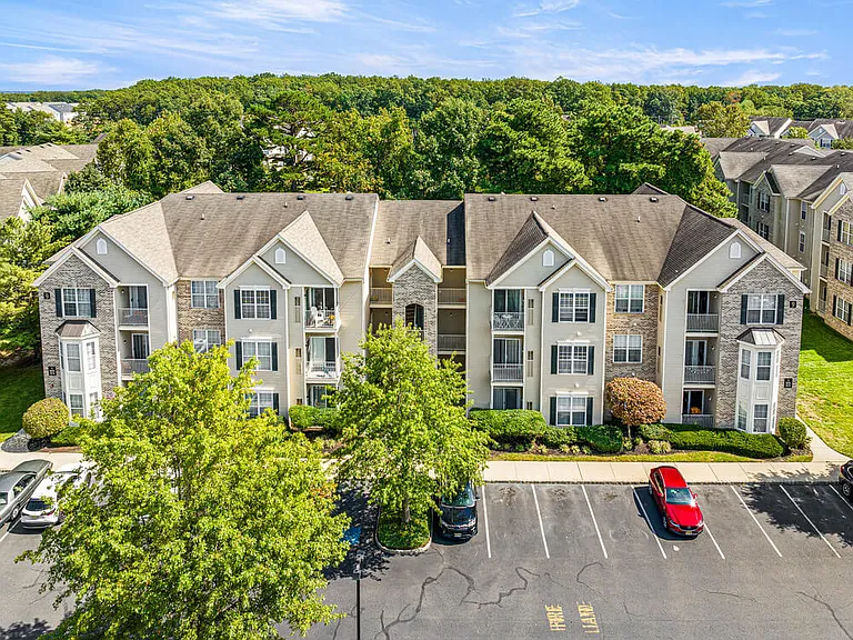 new-hampshire-commons-exteriors-and-amenities-4