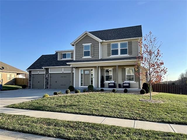 1st image of 819 W Solomon Dr