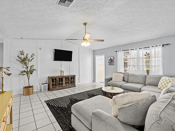 5th image of 2920 SE Cypress Street