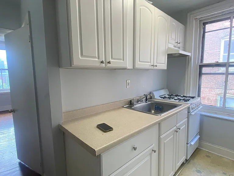 4420 Osage Ave #2R — Photo 3