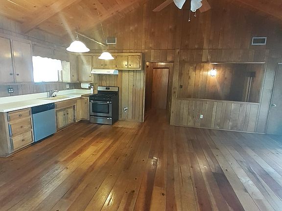 4th image of 568 Rose Ln