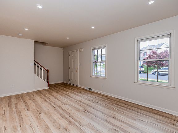 4th image of 11 Duffield Dr #11