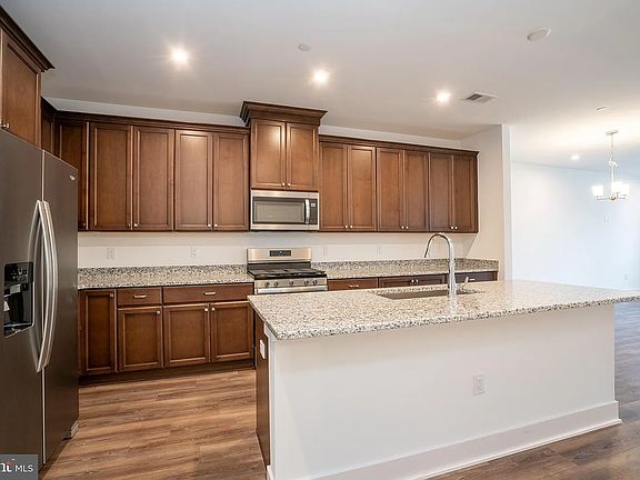 Built in Kitchen Cabinets, new Appliances -Refrigerator, Microwave, Dishwasher