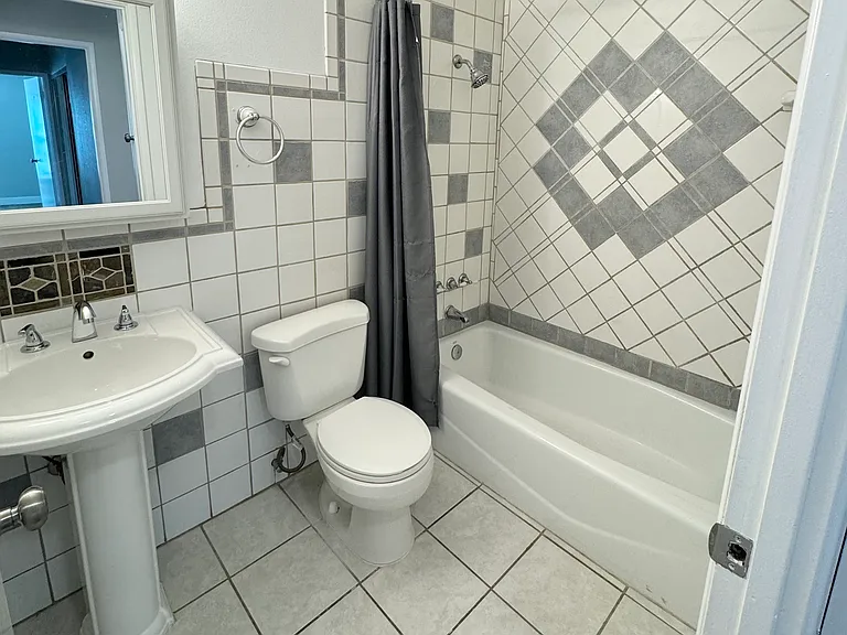 1604 Jasper Ave — Photo 8