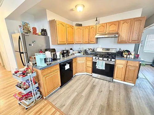 40 Colchester Ave Photo 1