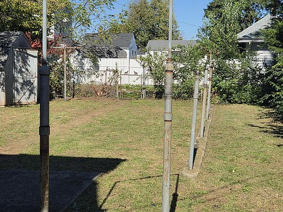 5th image of 2077 Stanview Ave