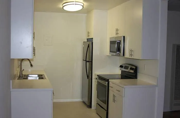 2231 Virginia Avenue — Photo 3
