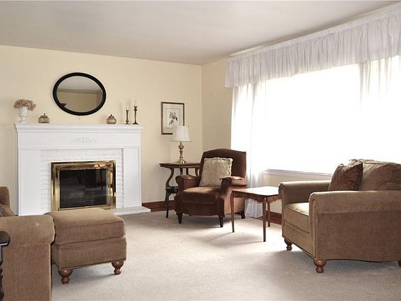 3rd image of 3511 Lakeview Blvd