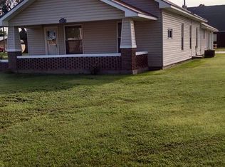 204 S 3rd St, Leoti, KS 67861