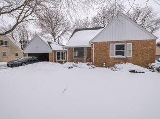 7623 N Fairchild Rd, Fox Pt, WI 53217