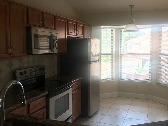3rd image of 7450 Sugar Bend Dr