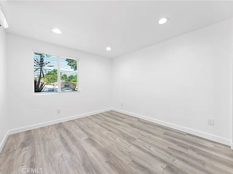 8847 Debra Ave — Photo 10