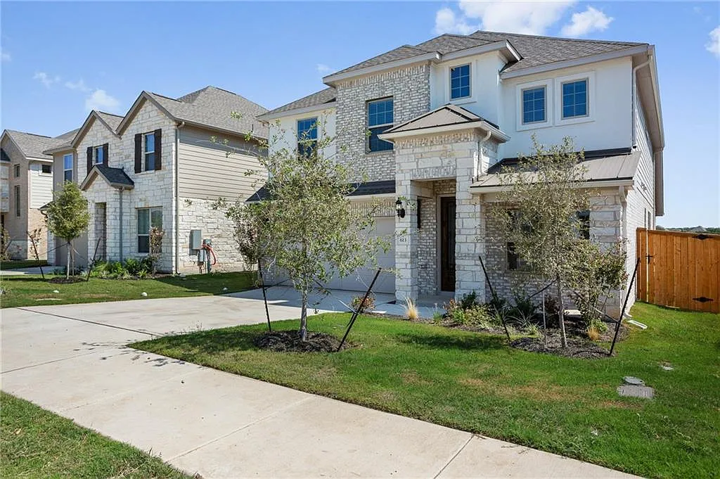 4 bed, 3.5 bath, 3070 sqft, $2,799 — Photo 1