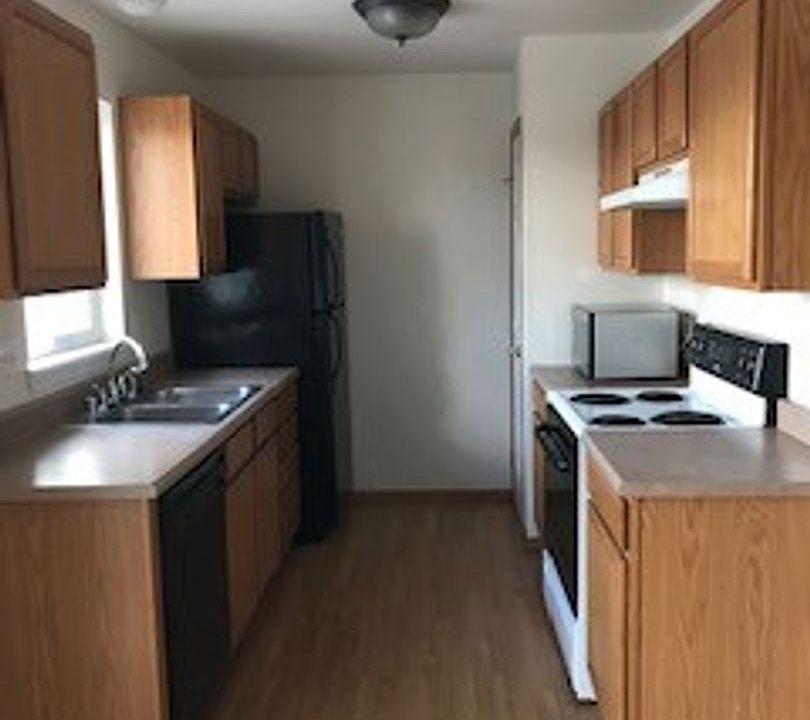 1st image of 484 W Shore Dr