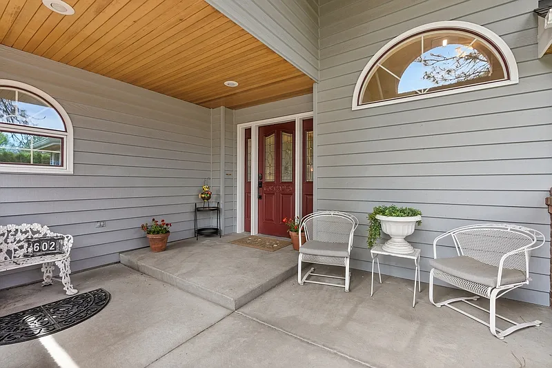 4 bed, 3.0 bath, 4690 sqft, $4,850 — Photo 4