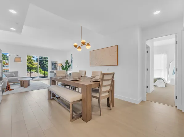 422 E 3rd St #510, North Vancouver, BC V7L 0K1