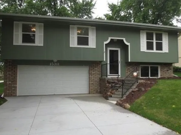 15311 Wycliffe Dr, Omaha, NE 68154