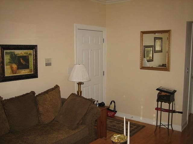 2nd image of 4048 N Southport Ave #2