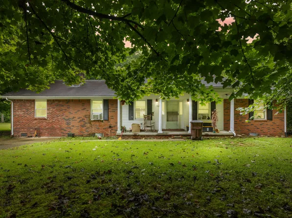 333 Sycamore Rd, Stanton, KY 40380