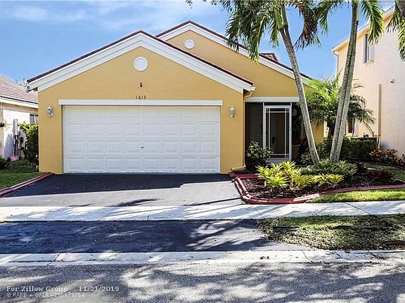 4th image of 1613 Salerno Cir