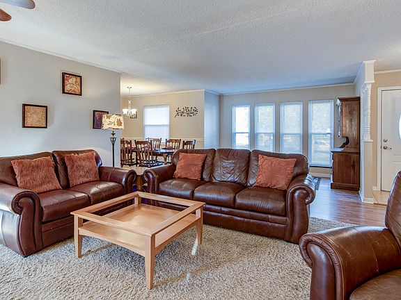 5th image of 1103 E Woodshire Dr