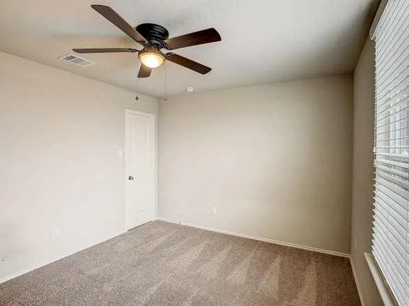 121 Flatland Trl, San Marcos, TX 78666